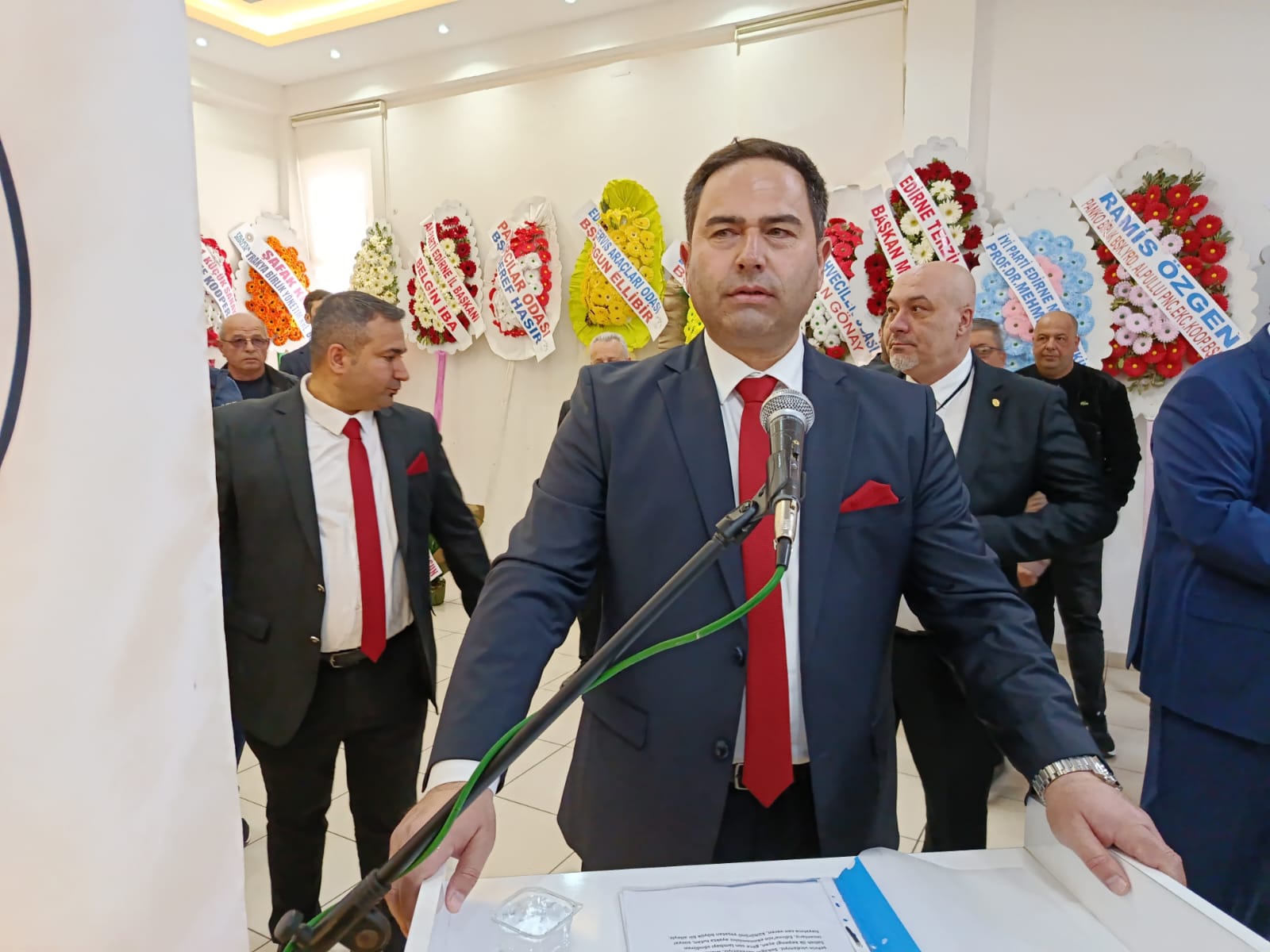 EDESOB 42'nci Olağan Seçimli Genel Kurulu'nda adaylar sandık başında oylarını kullandı. Oy kullanımı saat 17.00'ye kadar devam edecek.